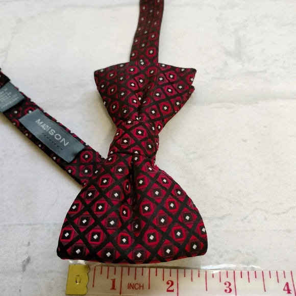 Madison Men's Silk Bow Tie Adjustable Closure Red Black Geometric Square - Picture 8 of 8